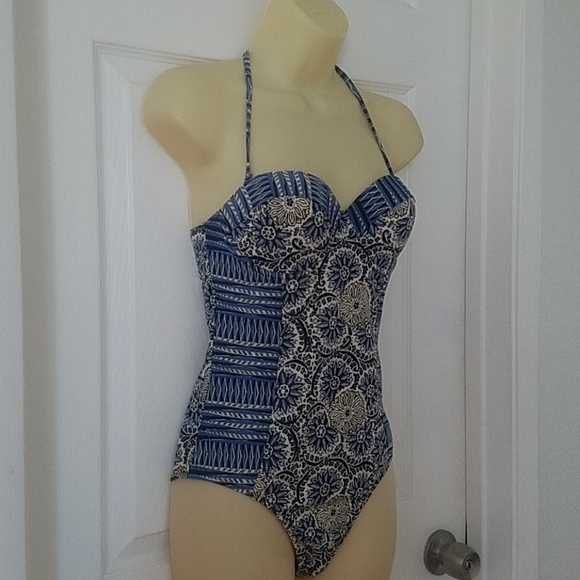 Retro Style Volcom Swimsuit - Picture 2 of 8